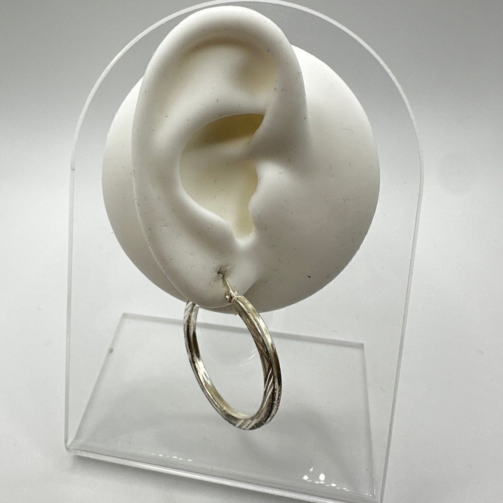 NWT 1.25" diameter sterling silver‎ and diamond cut hoop earrings! - Picture 4 of 9